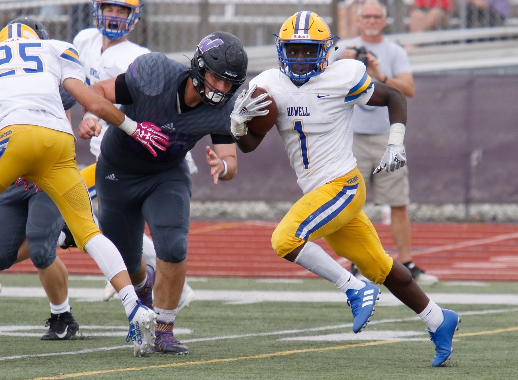 Francis Howell at Fort Zumwalt West Football
